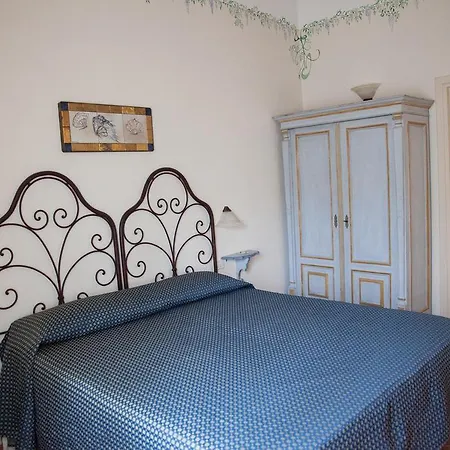 Hotel Degli Artisti 3*