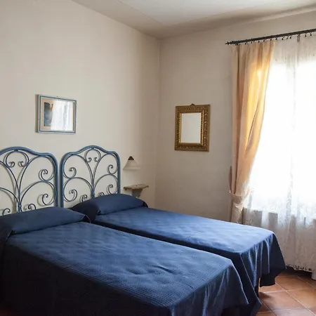 Degli Artisti 3*