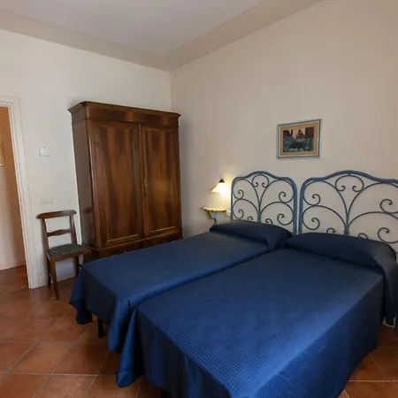 Hotel Degli Artisti 3*